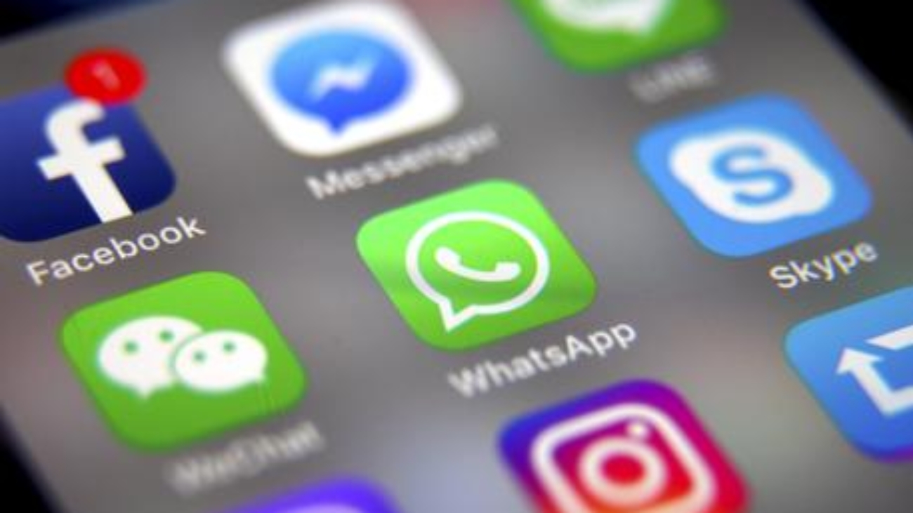 epa06398356 (FILE) - The logo of the messaging application WhatsApp (C) is pictured on a smartphone screen with the Facebook (top L) app logo in Taipei, Taiwan, 26 September 2017 (reissued 19 December 2017). According to reports, the German cartel office on 19 December 2017 found that Facebook has abused its dominant market position. The preliminary findings suggest that Facebook's targeted advertising also uses third-party data collected from the social network's subisidiaries WhatsApp and Instagram.  EPA/RITCHIE B. TONGO *** Local Caption *** 53792247